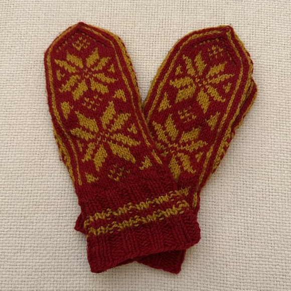 Vintage Hand Knit Wool Mitts - Picture 4 of 4